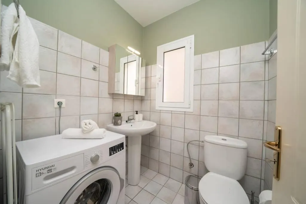 Central & Elegant Suite With Private Garden 阿尔戈斯托利翁